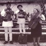 Halmágyi Mihály, Gizella és unokájuk Andriska, Gyimesközéplok 1991
